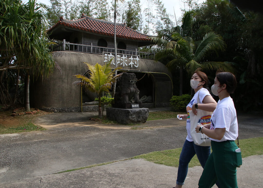 沖縄家族旅行　琉球村